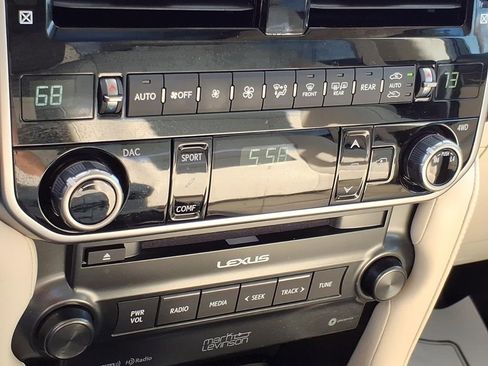 Used 2023 Lexus GX 460 Luxury w/ Accessory Package AWD/4WD image 20