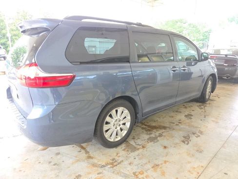 Used 2016 Toyota Sienna Limited Premium w/ Advanced Technology Package FWD image 3