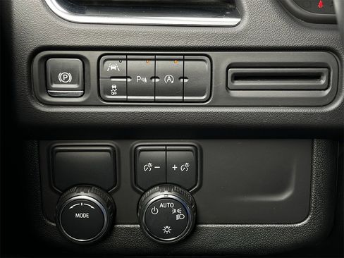 Used 2024 Chevrolet Suburban LT image 19