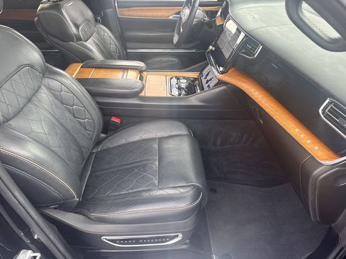 Used 2023 Jeep Grand Wagoneer Series III AWD/4WD image 13