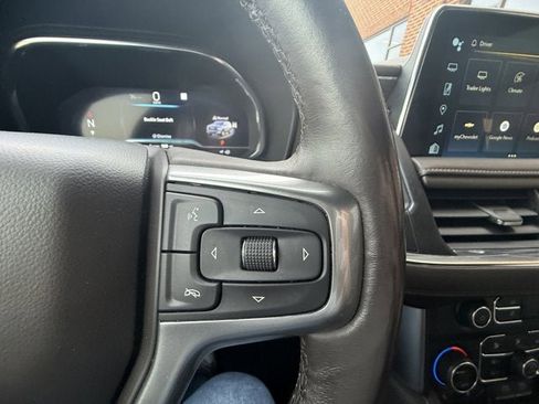 Used 2022 Chevrolet Suburban LT w/ Luxury Package image 25