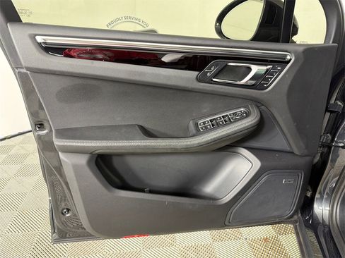 Used 2021 Porsche Macan S image 12