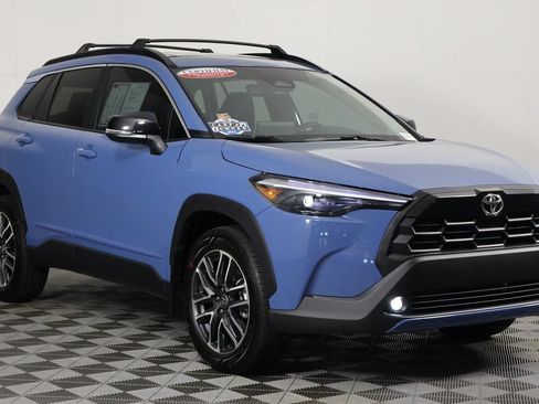 Used 2026 Toyota Corolla Cross XLE w/ Convenience Package FWD image 3
