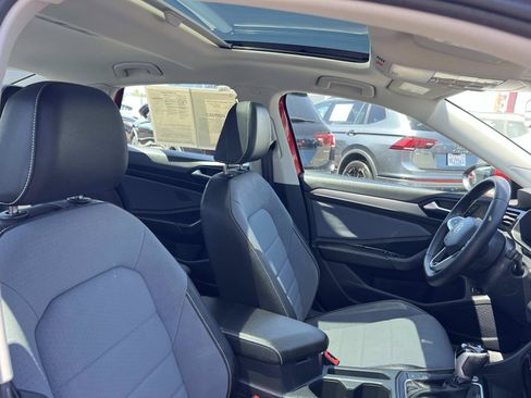 Used 2025 Volkswagen Jetta SE FWD image 29
