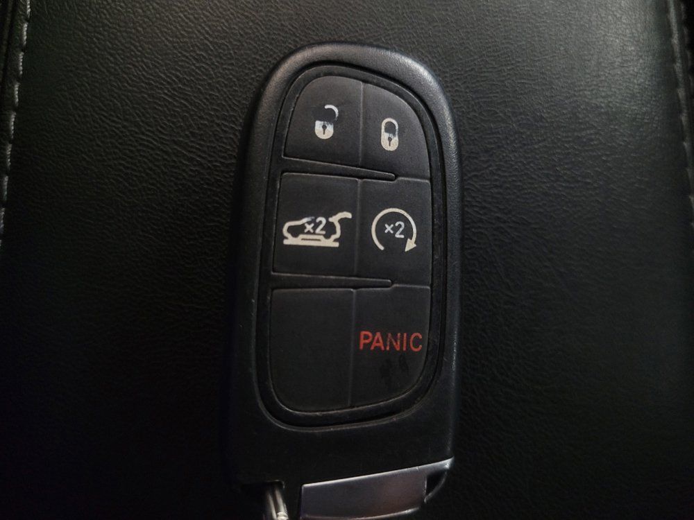 Used 2019 Jeep Cherokee Latitude Plus w/ Comfort/Convenience Group FWD image 32
