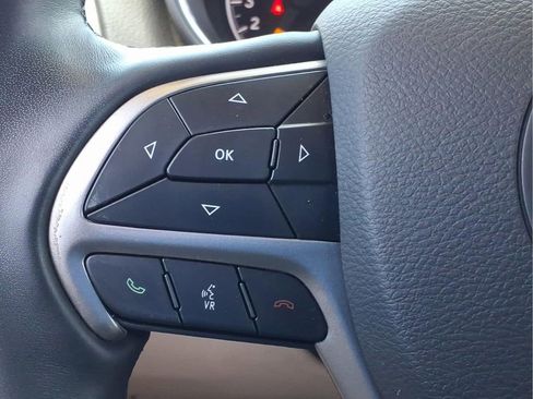 Used 2022 Jeep Grand Cherokee Laredo E image 23