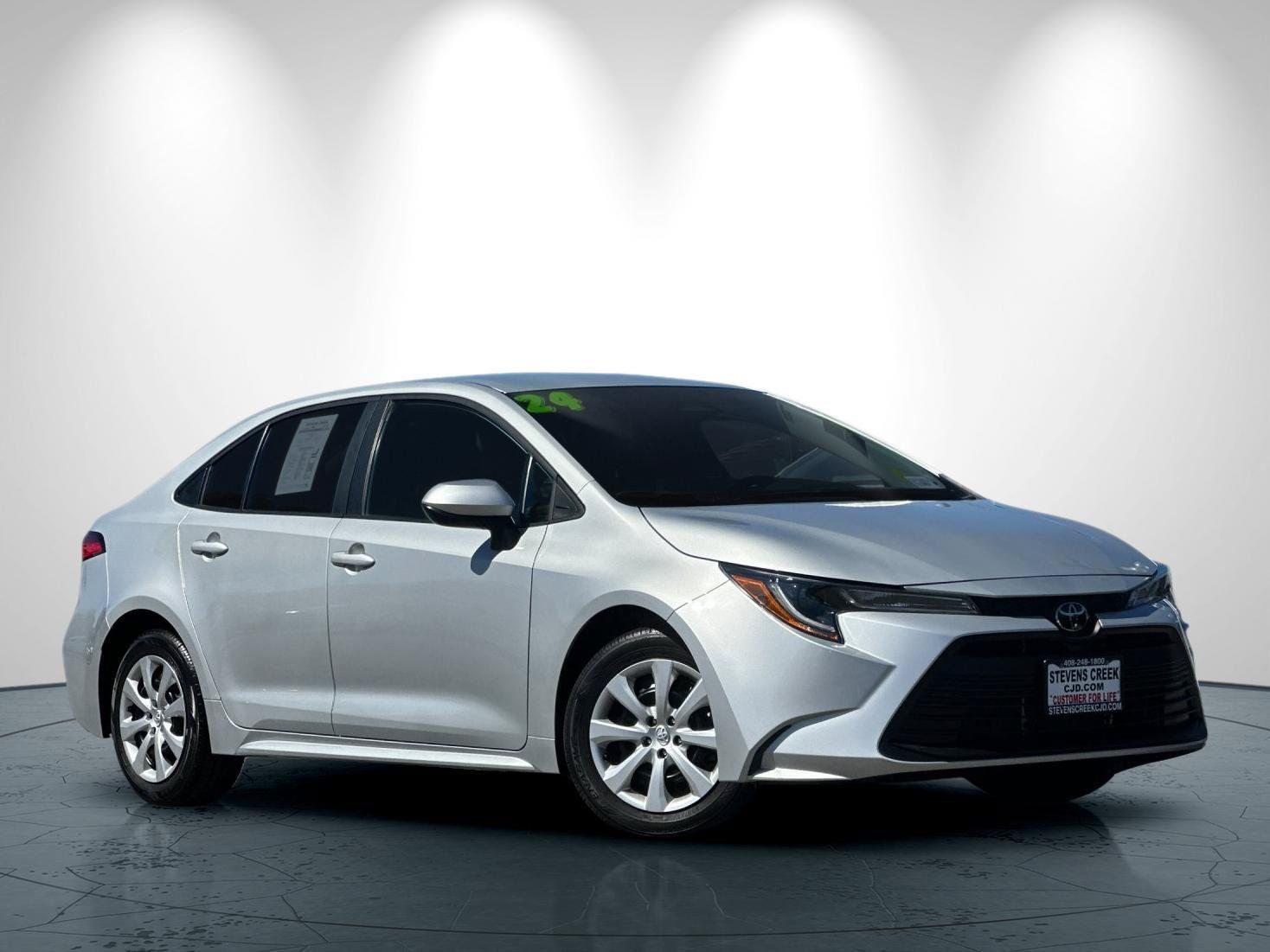 Used 2024 Toyota Corolla LE FWD image 2