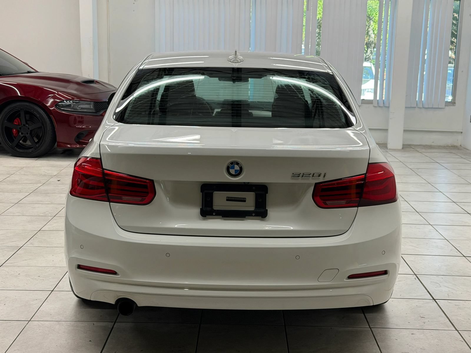 Used 2017 BMW 320i Sedan RWD image 8