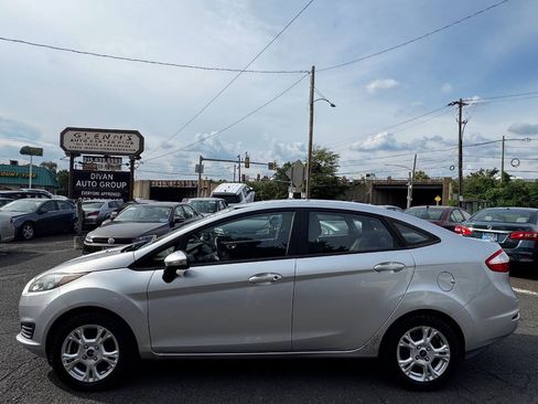 Used 2016 Ford Fiesta SE FWD image 3