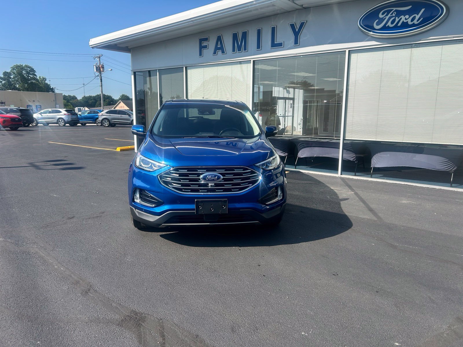 Used 2022 Ford Edge Titanium w/ Equipment Group 301A AWD/4WD image 2