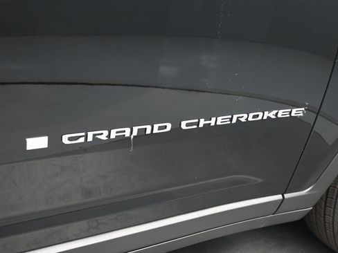 New 2025 Jeep Grand Cherokee L Laredo w/ Luxury Tech Group I image 24