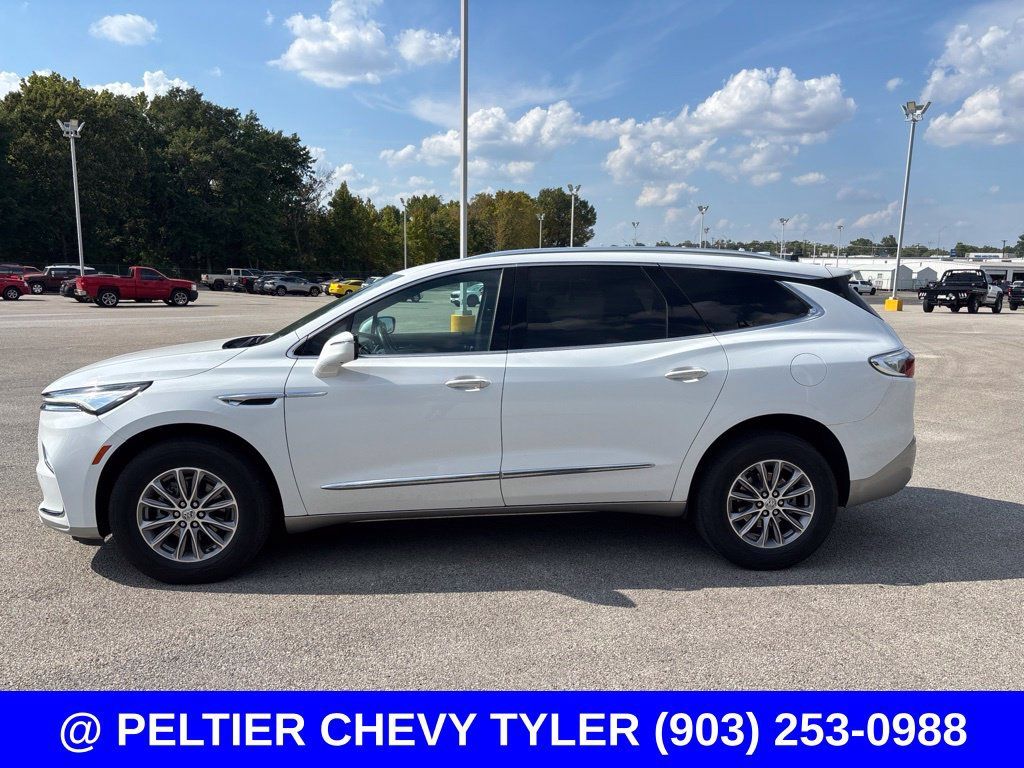 Used 2024 Buick Enclave Essence w/ Technology Package FWD image 4