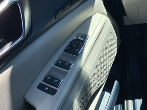 New 2026 Kia Carnival EX FWD image 22