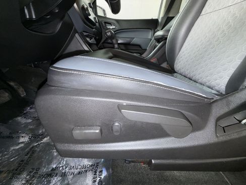 Used 2018 Chevrolet Colorado Z71 AWD/4WD image 14