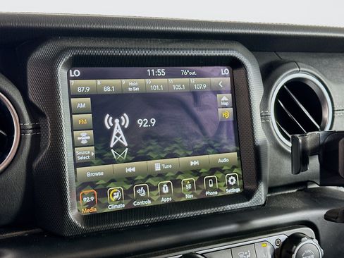 Used 2022 Jeep Wrangler Unlimited Sahara w/ Cold Weather Group AWD/4WD image 21
