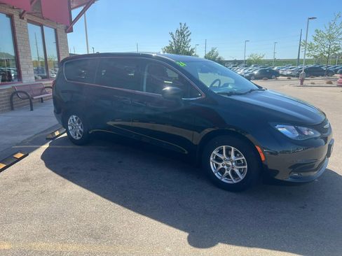 Used 2024 Chrysler Voyager LX FWD image 3