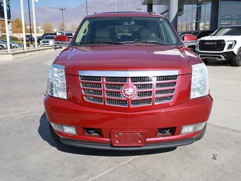 Used 2010 Cadillac Escalade Luxury image 9