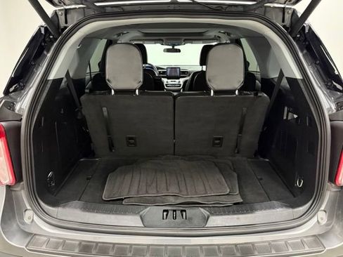 Used 2023 Ford Explorer XLT w/ Equipment Group 202A AWD/4WD image 39
