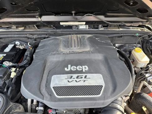 Used 2012 Jeep Wrangler Unlimited Sport AWD/4WD image 7