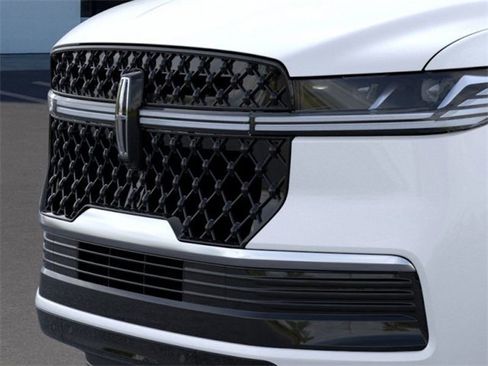 New 2025 Lincoln Navigator Reserve w/ Jet Appearance Package image 17