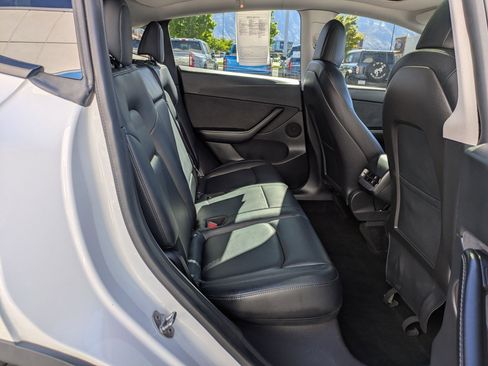 Used 2021 Tesla Model Y Long Range AWD/4WD image 32