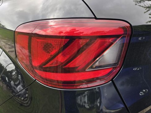 Used 2023 Hyundai Venue SEL image 5