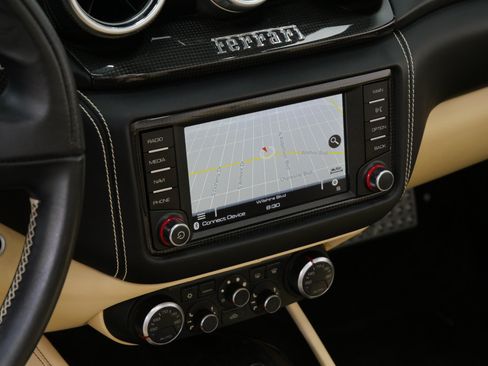 Used 2015 Ferrari California T RWD image 17