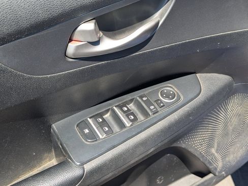 Used 2020 Kia Forte LXS FWD image 26