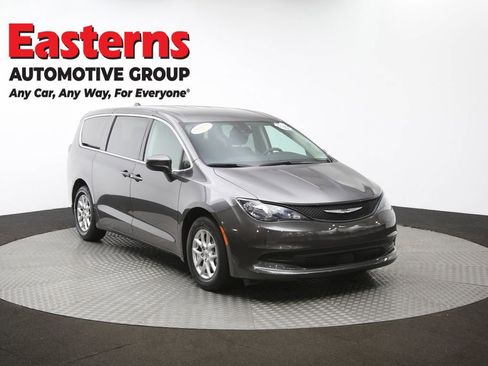 Used 2023 Chrysler Voyager LX image 50