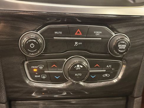 Used 2018 Chrysler 300 Touring image 31