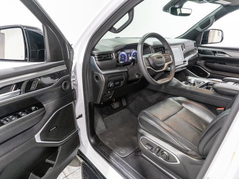 Used 2024 Jeep Wagoneer Series II AWD/4WD image 12