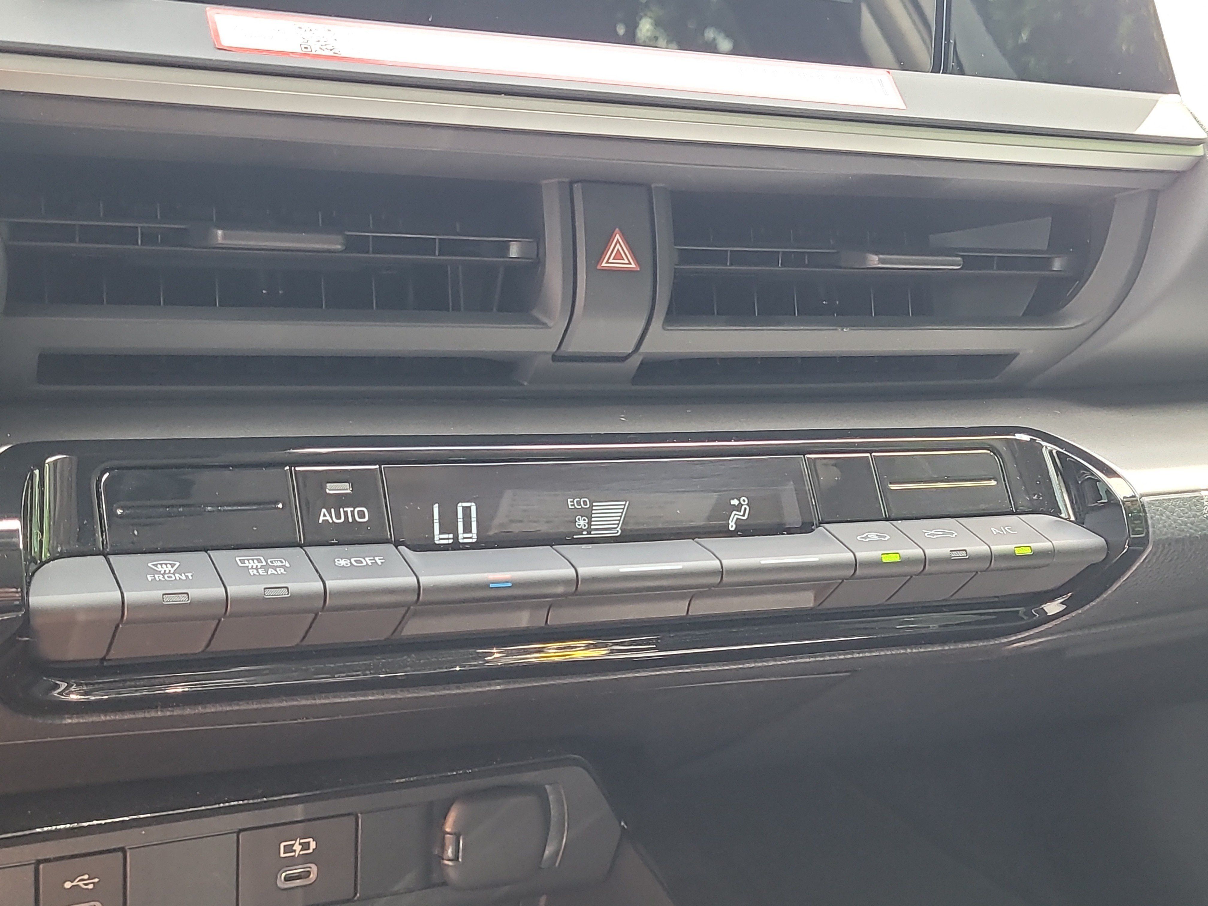Used 2026 Toyota Prius LE FWD image 23