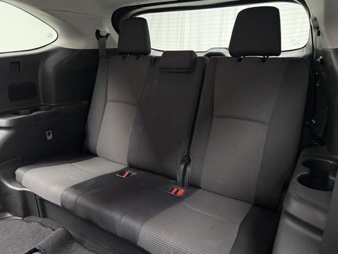 Used 2023 Toyota Highlander LE image 26