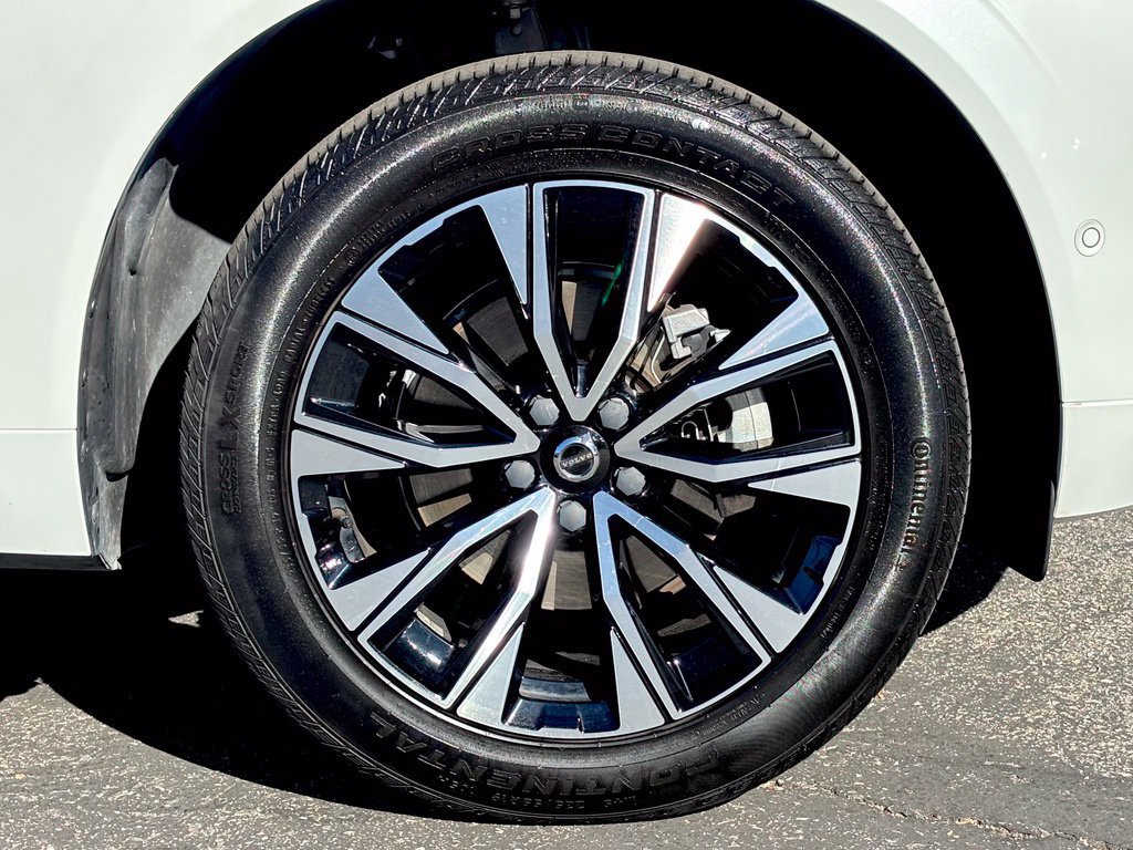 Used 2023 Volvo XC60 B5 Plus AWD/4WD image 36