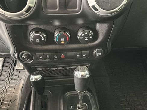Used 2016 Jeep Wrangler Sahara w/ Dual Top Group AWD/4WD image 11