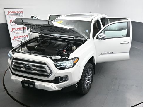 Used 2023 Toyota Tacoma Limited image 41