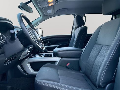 Used 2018 Nissan Titan SV w/ SV Convenience Package AWD/4WD image 21