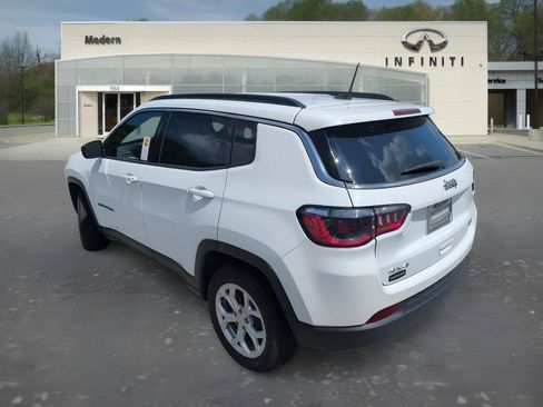 Used 2024 Jeep Compass Latitude AWD/4WD image 5