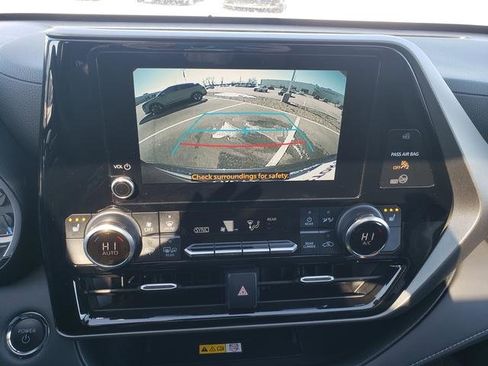 Used 2023 Toyota Highlander XLE image 21