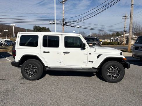 New 2026 Jeep Wrangler Unlimited Sahara AWD/4WD image 9