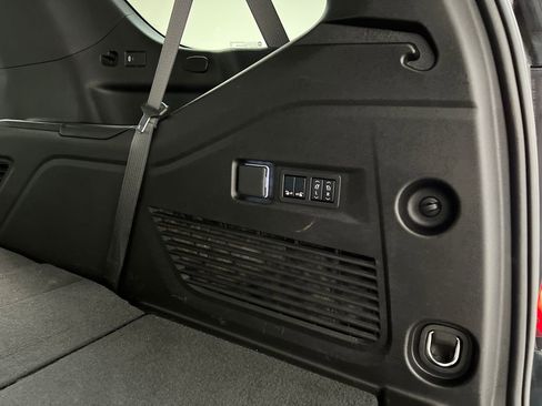 Used 2025 GMC Yukon Denali AWD/4WD image 39