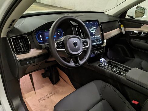 New 2025 Volvo XC90 T8 Plus w/ Protection Package Premier image 8