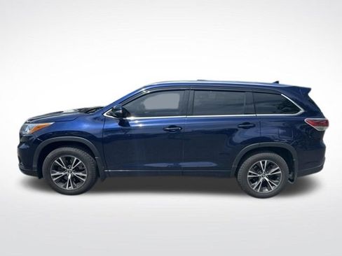 Used 2016 Toyota Highlander XLE AWD/4WD image 2
