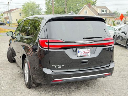Used 2023 Chrysler Pacifica Touring-L FWD image 94