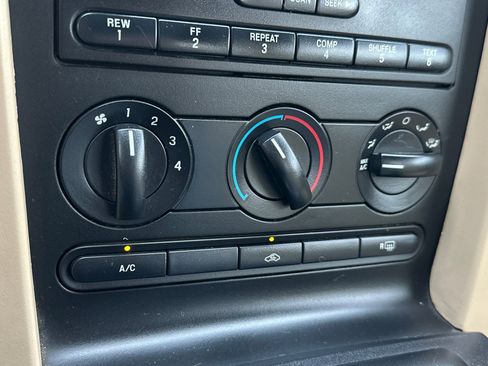 Used 2005 Ford Mustang GT Premium image 26