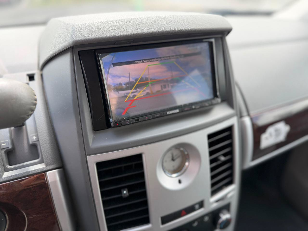 Used 2010 Chrysler Town & Country Touring FWD image 18