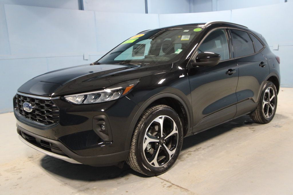 Used 2025 Ford Escape ST-Line Select w/ Class II Trailer Tow Package AWD/4WD image 24