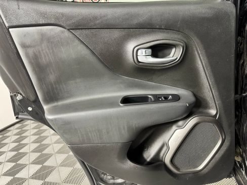 Used 2019 Jeep Renegade Limited w/ UConnect 8.4 Nav Group image 40