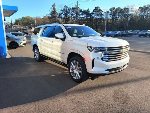 Used 2024 Chevrolet Suburban High Country AWD/4WD image 2