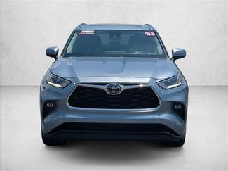 Used 2023 Toyota Highlander Limited FWD video 2